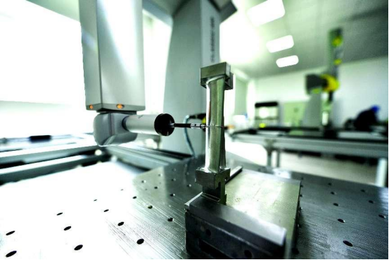 1661412385679012715博采航母!